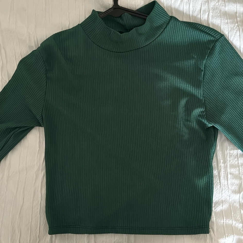 Tight mid crop green turtle neck top